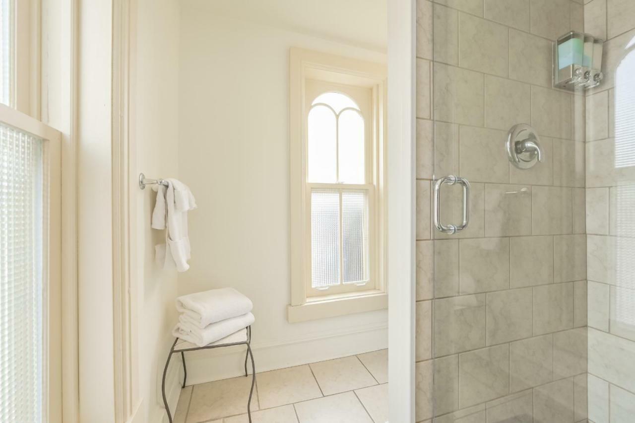 St Andrew Suites Fergus Ngoại thất bức ảnh